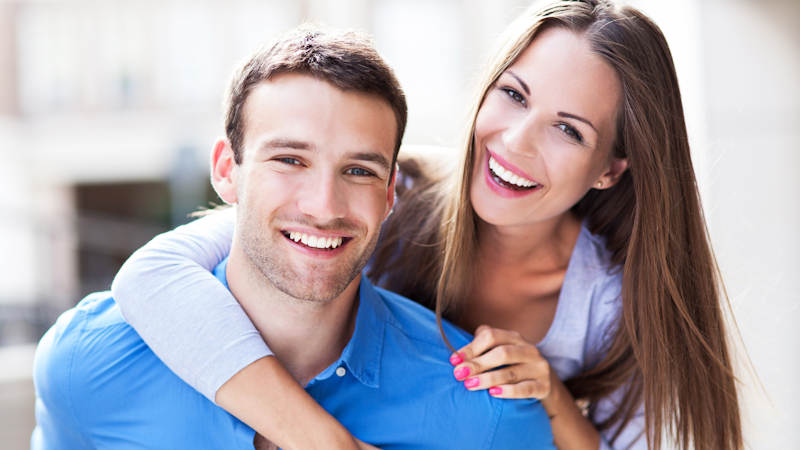 Ζευγάρι που γελάει